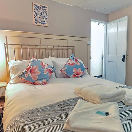 Bay Tree Cottage, Sleeps 7 Close To The Marina Burnham-on-Crouch エクステリア 写真