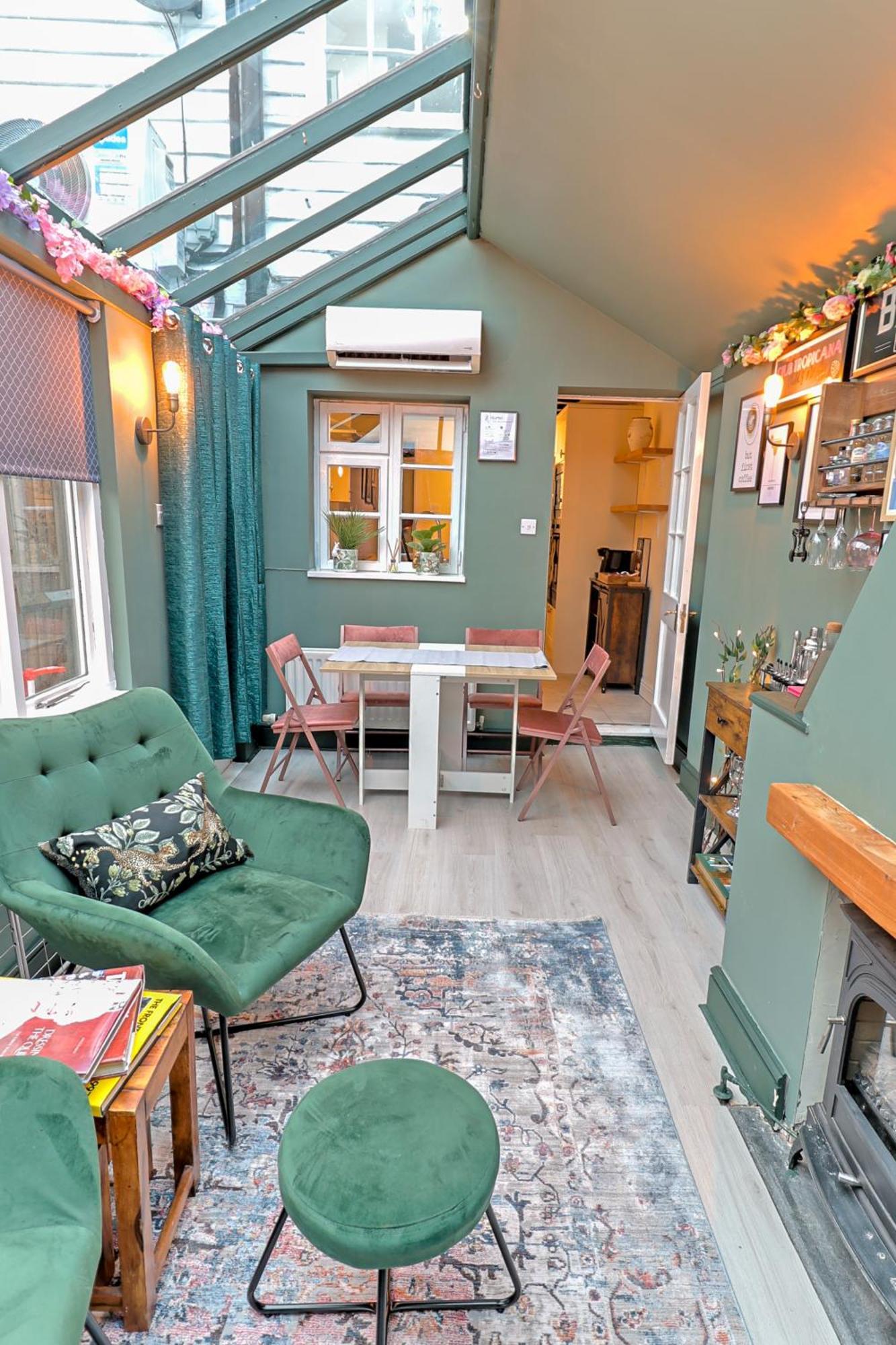 Bay Tree Cottage, Sleeps 7 Close To The Marina Burnham-on-Crouch エクステリア 写真