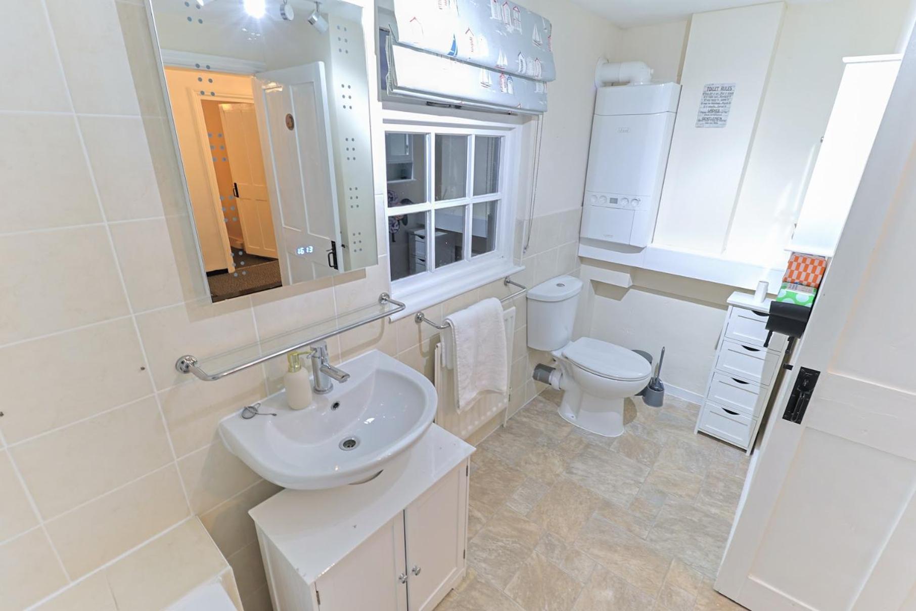 Bay Tree Cottage, Sleeps 7 Close To The Marina Burnham-on-Crouch エクステリア 写真